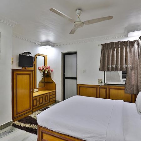 Hotel Midtown Surat Eksteriør bilde