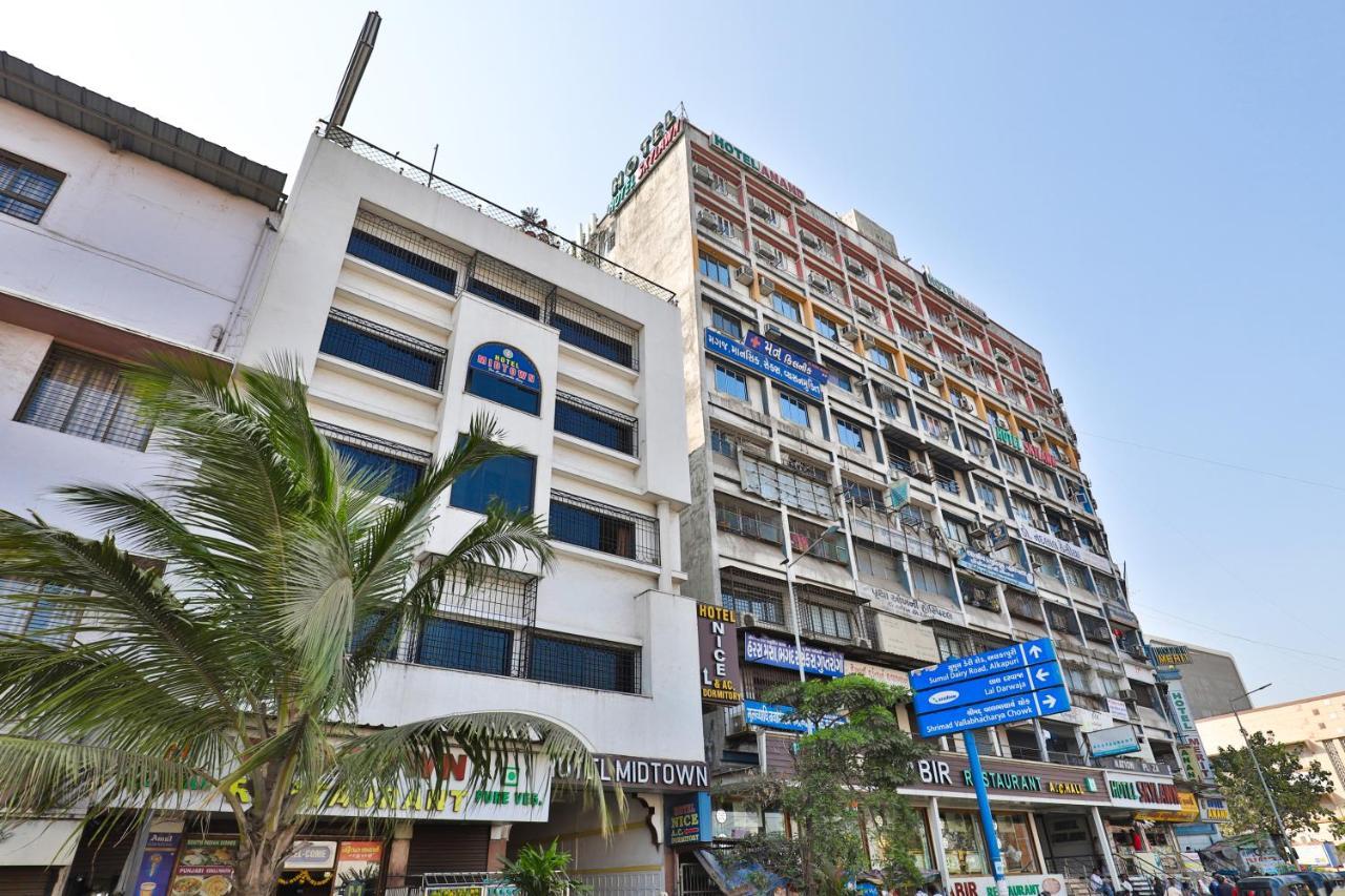 Hotel Midtown Surat Eksteriør bilde