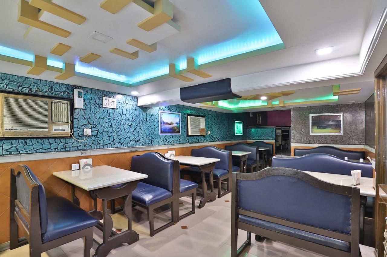 Hotel Midtown Surat Eksteriør bilde