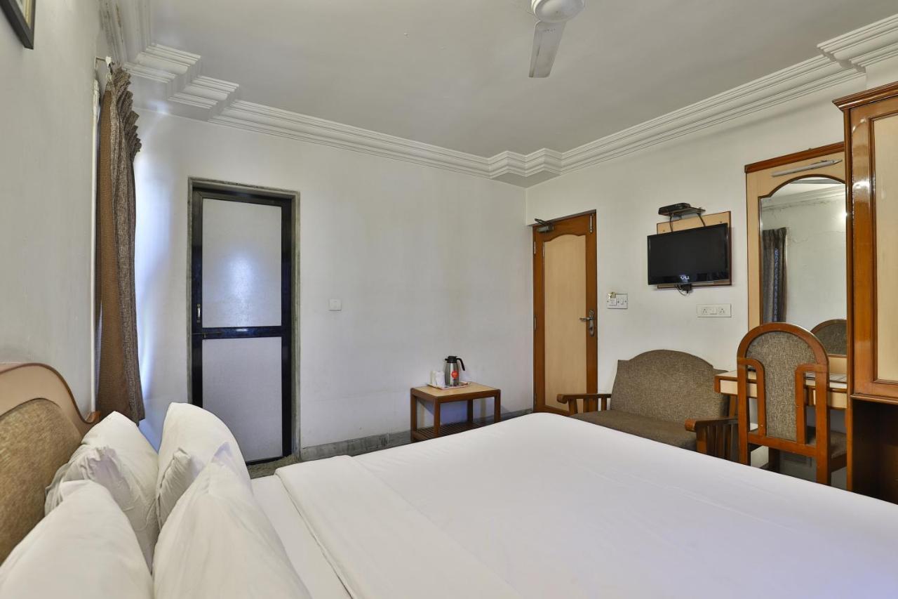 Hotel Midtown Surat Eksteriør bilde