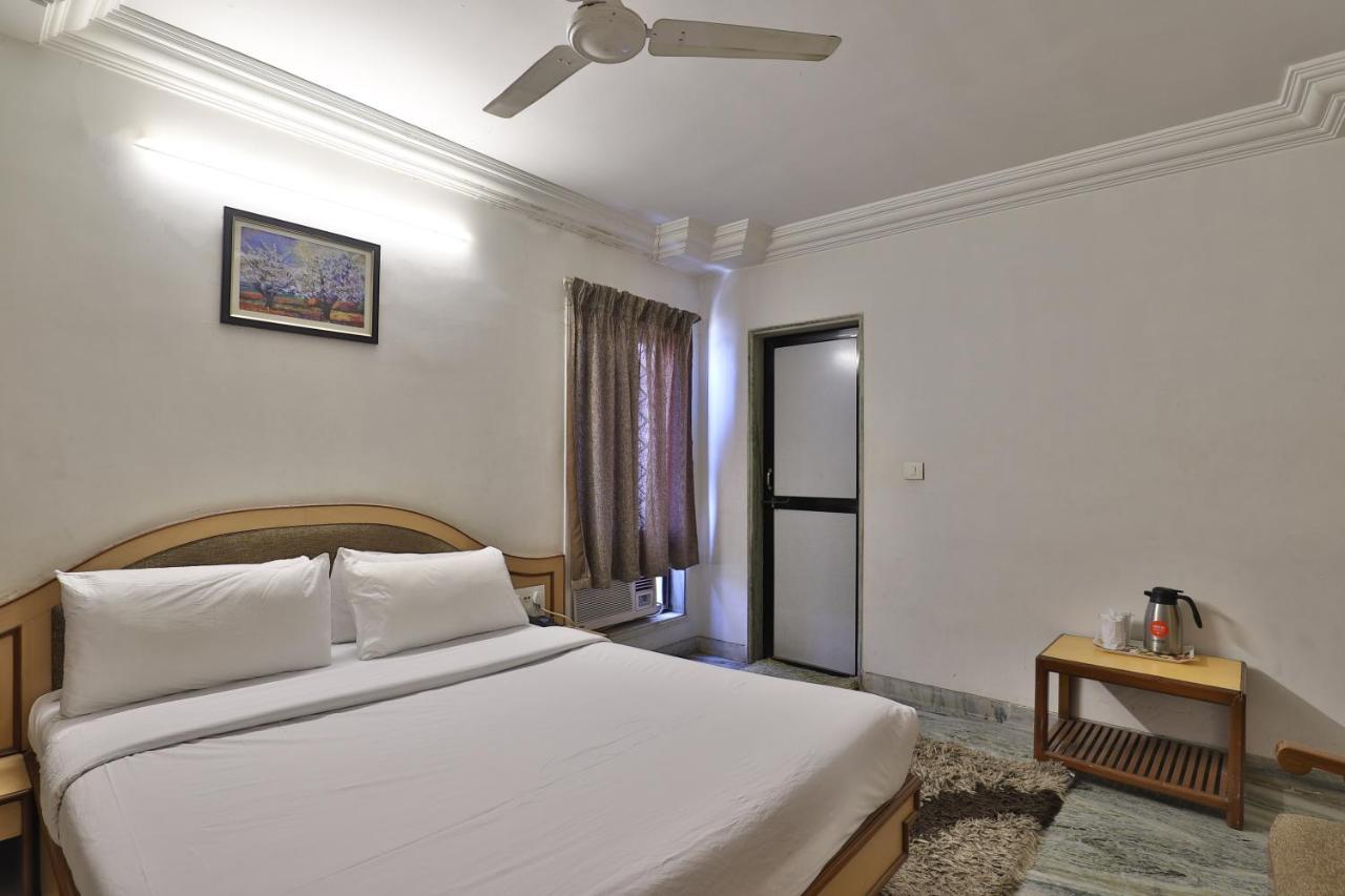 Hotel Midtown Surat Eksteriør bilde